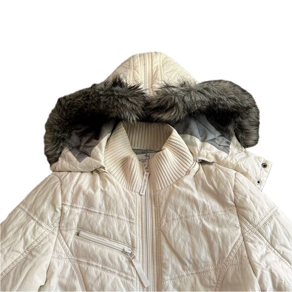 Y2K Cream Cropped Puffer Jacket Faux Fur Hood 2000s Bimbo Mob Wife Winter Trend - Picture 3 of 8